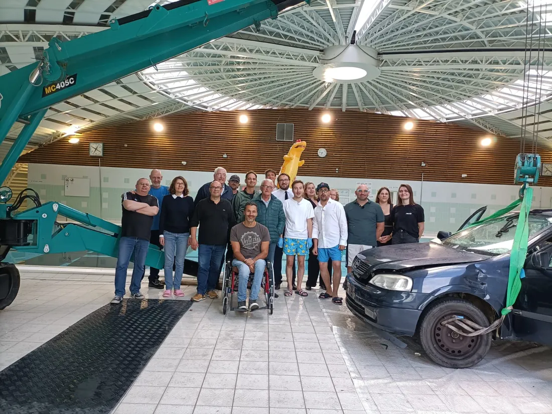 Pour une vidéo, une voiture immergée dans une piscine euroise 