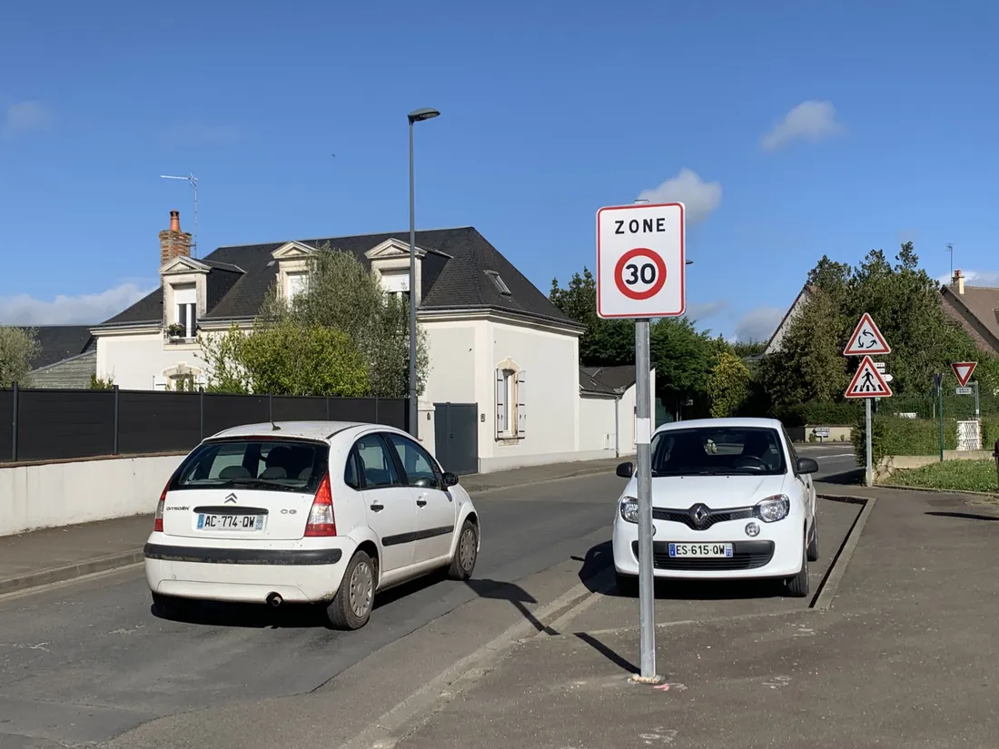 Sargé-lès-le-Mans abaisse la vitesse maximale autorisée à 30km/h.