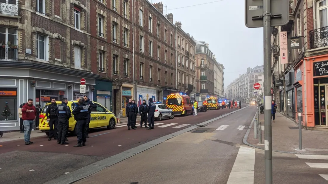 Rouen : une camionnette percute trois vélos et prend la fuite