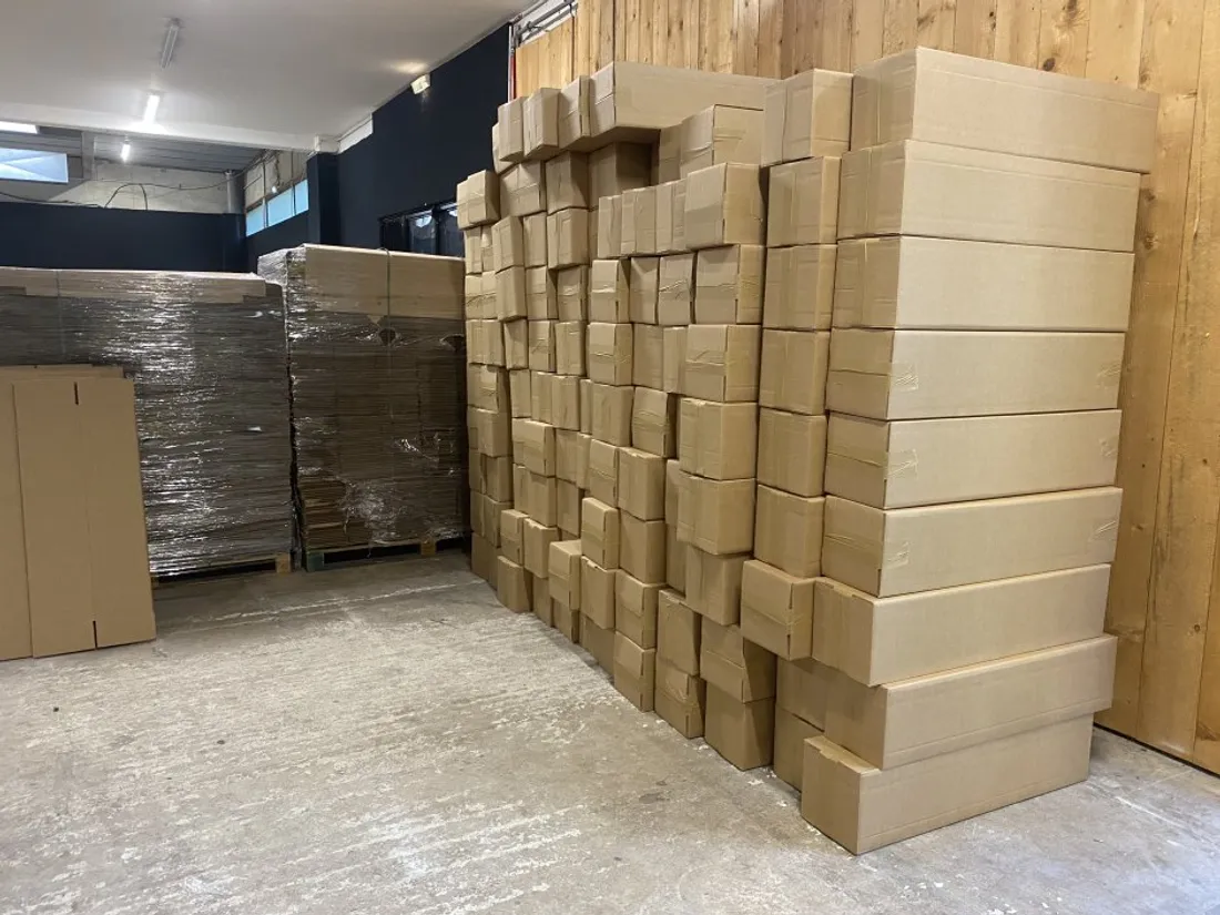 Plus de 1500 cartons nécessaires pour construire la tour de beurre. 