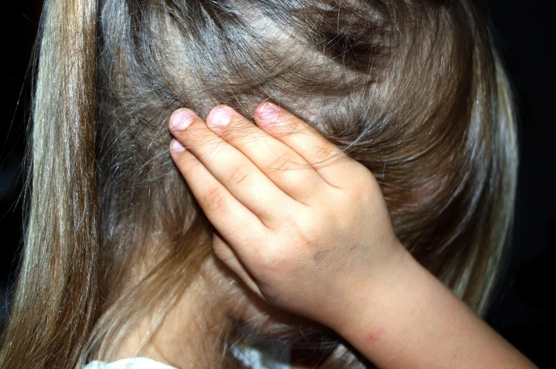 Une petite fille violentée