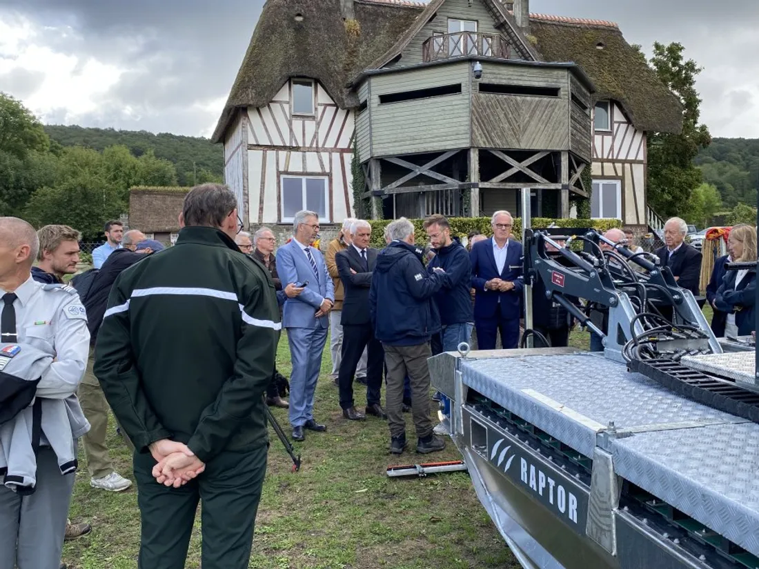  Présentation des deux tracteurs faucardeurs achetés par la Fédération des chasseurs de Normandie