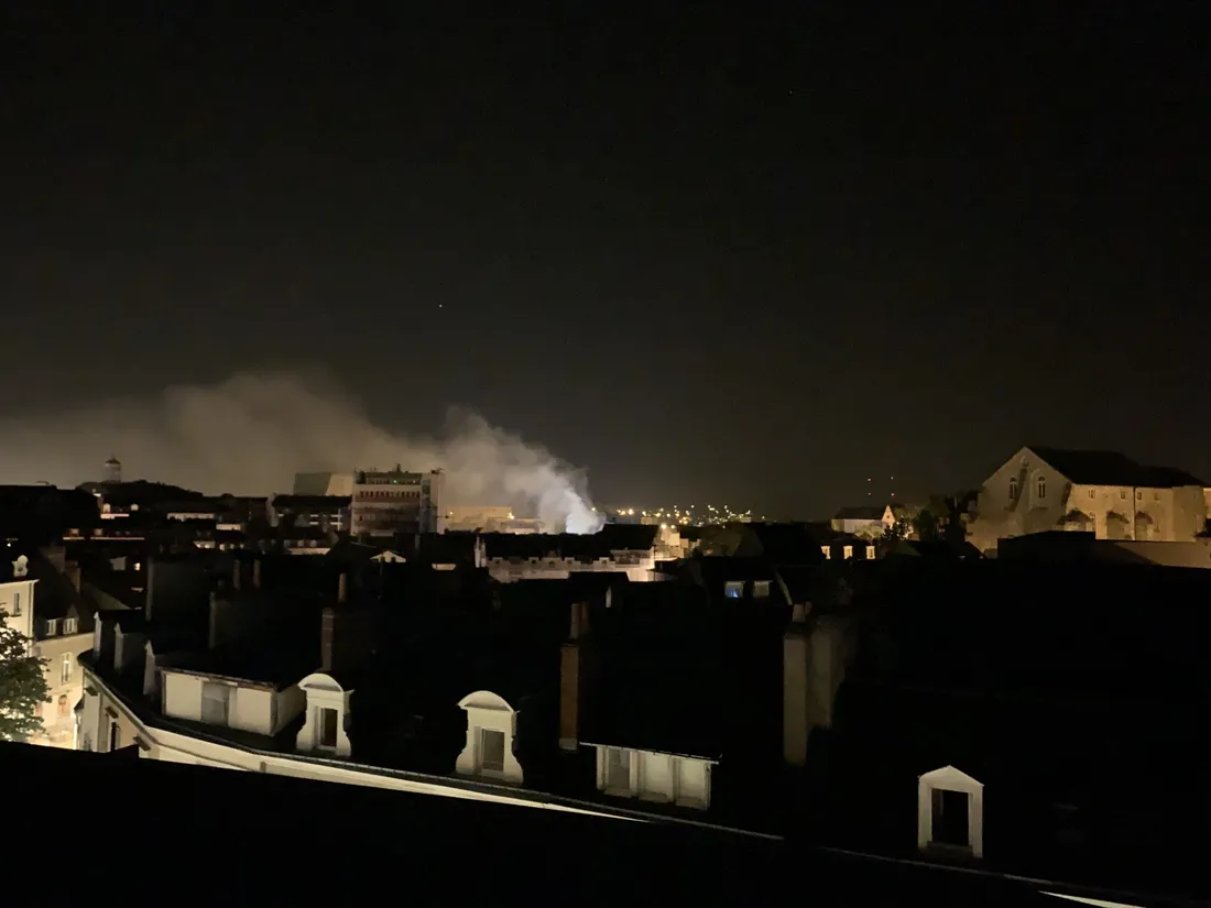 Le restaurant Courtine au Mans en proie aux flammes.