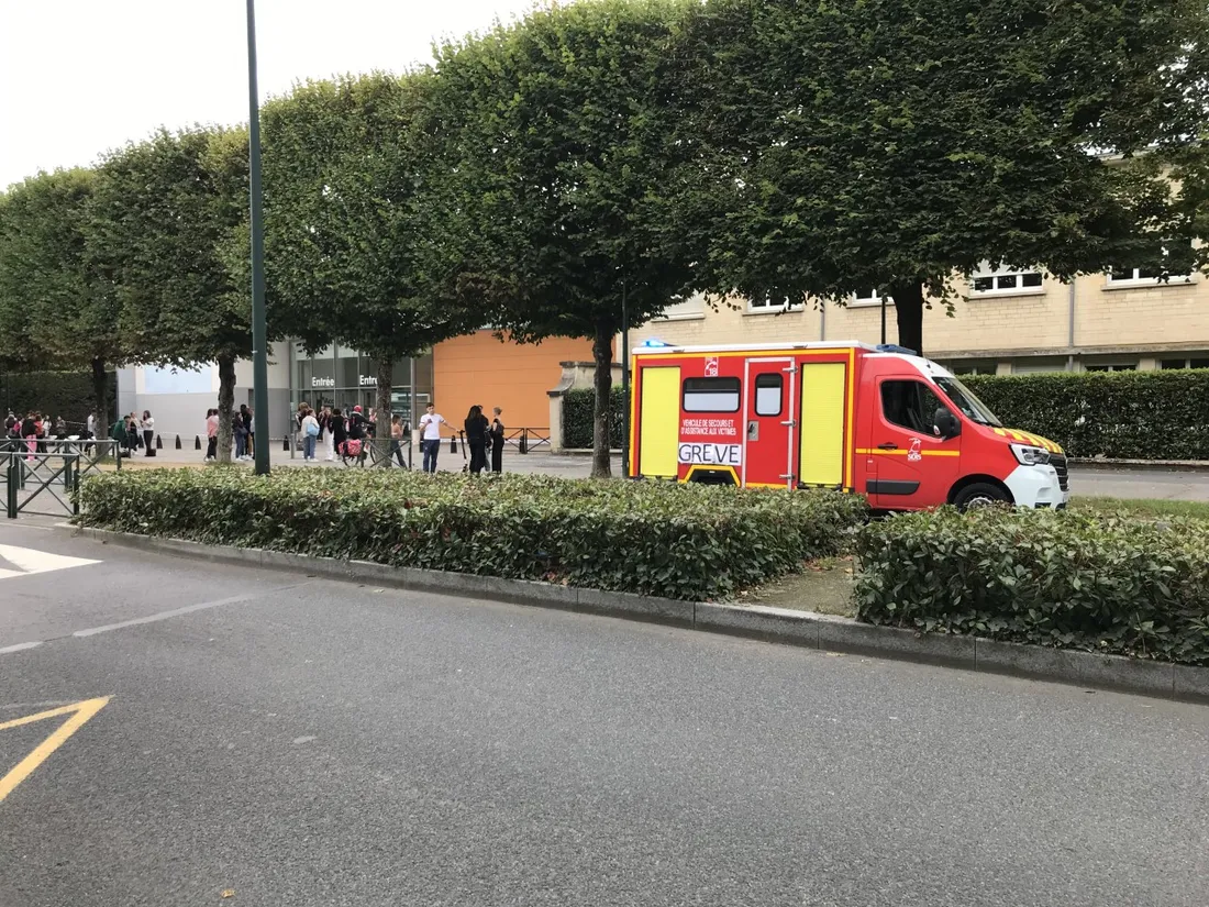 Attaque au couteau lycée Malherbe
