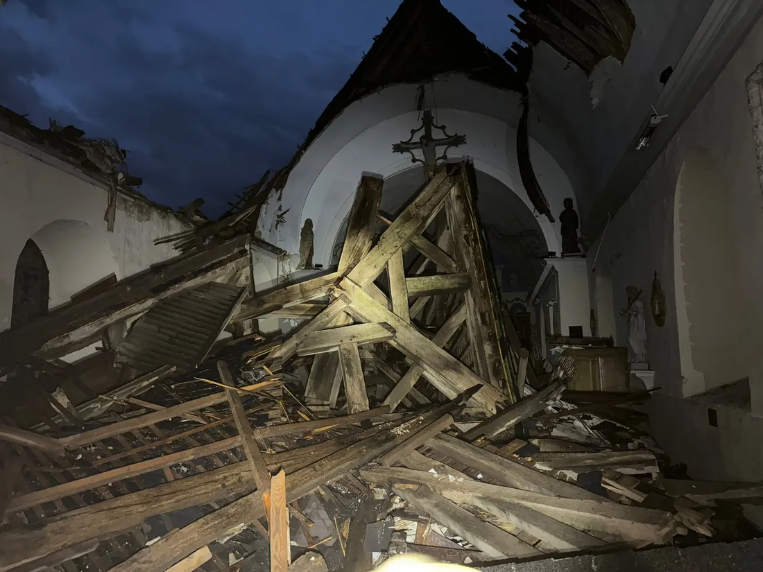 Le clocher de l'église de Valailles a été partiellement détruit par la foudre