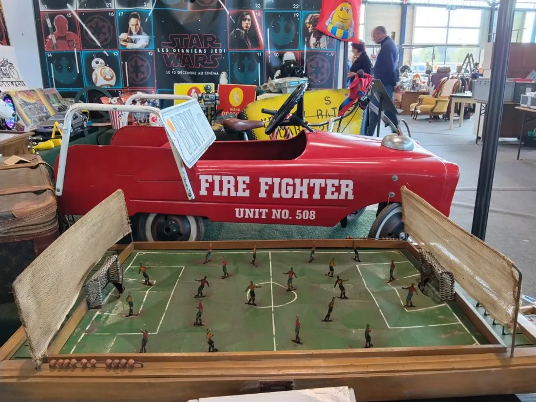 Un baby-foot des années 20 exposé au salon "Les années Vintage de Vierzon.