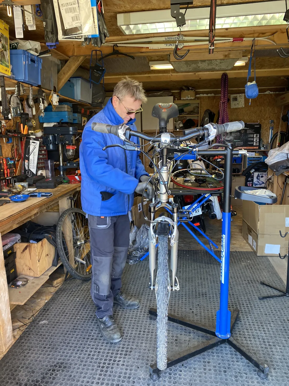 CE NORMAND TRANSFORME VOTRE DEUX-ROUES EN VÉLO ÉLECTRIQUE