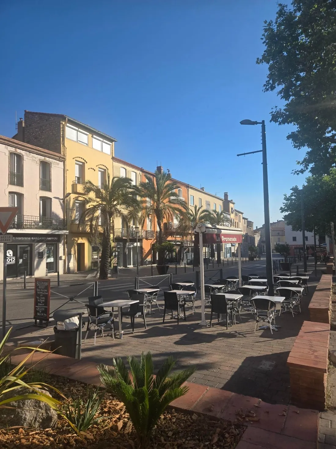 Le village d'Ille-sur-têt désert en ce lundi matin