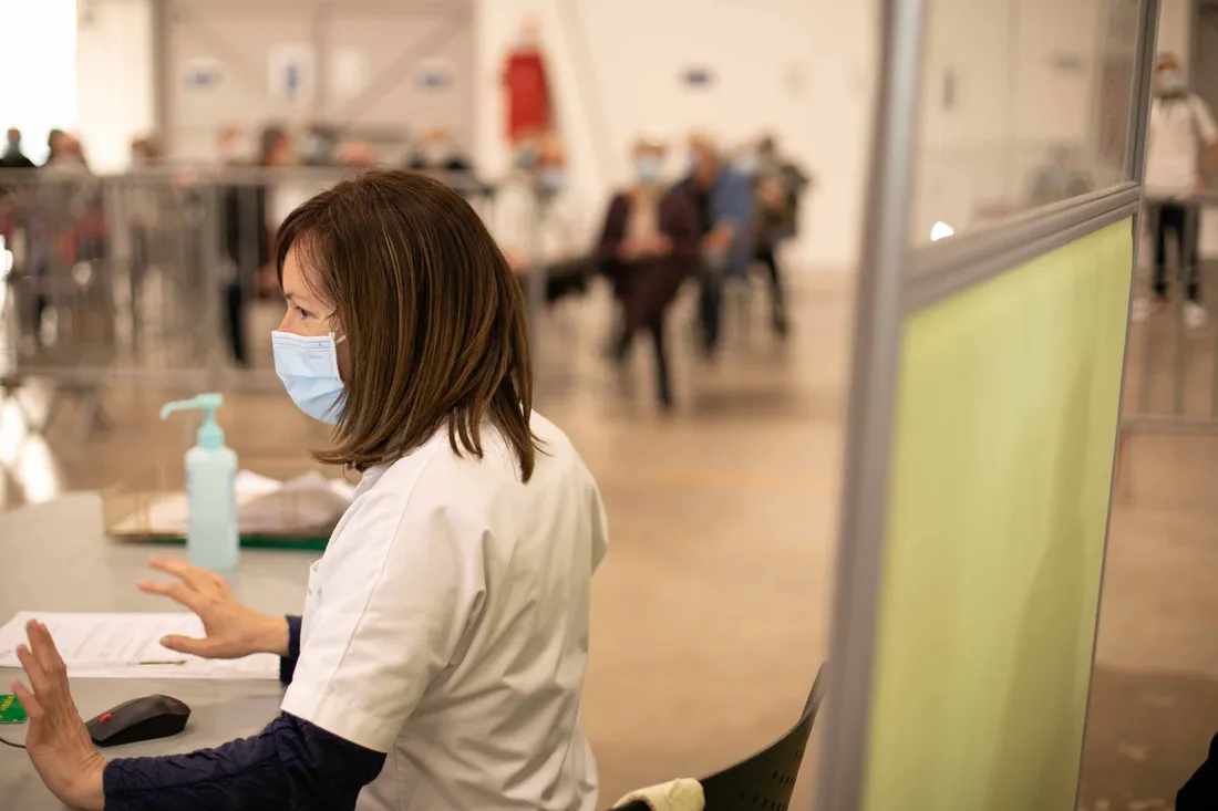 Infirmière au centre de vaccination du Parc des expositions de Perpignan