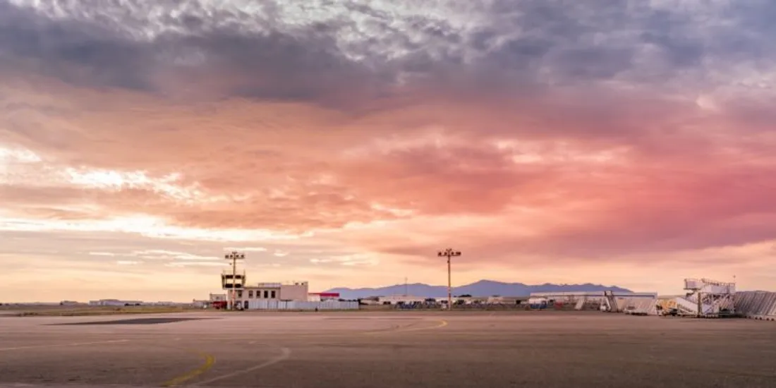 Sur le tarmac de l'aéroport de Perpignan-Rivesaltes - Dawid/Adobe Stock.