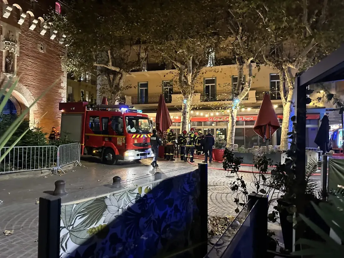 Incendie feu Perpignan café de la poste