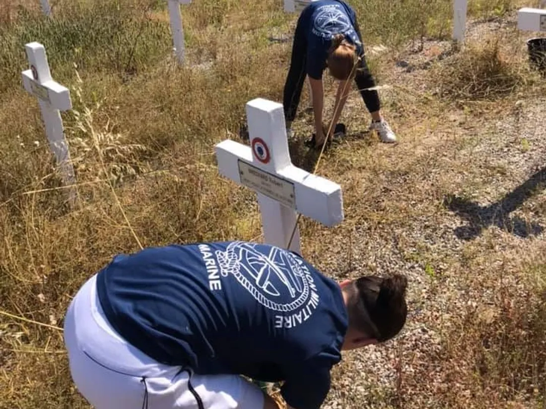 photo de l'action bénévole sur le cimetière 
