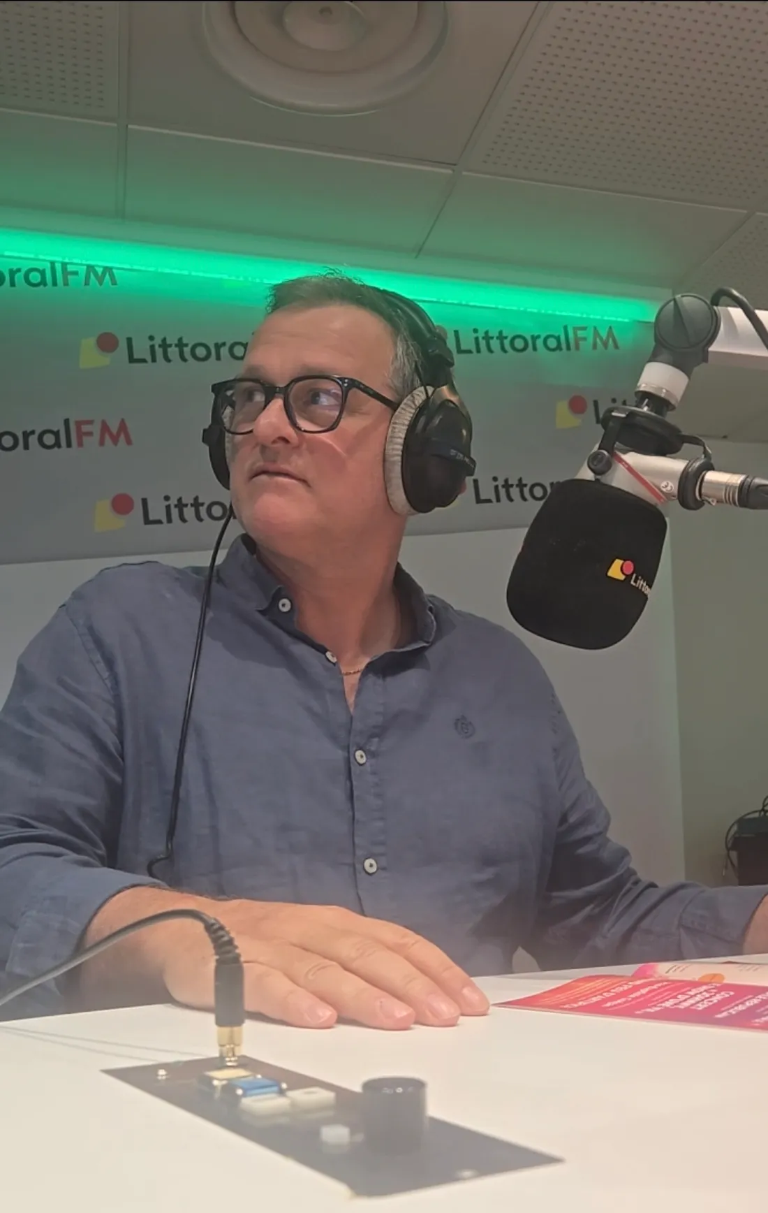 Louis Aliot au micro de Littoral FM