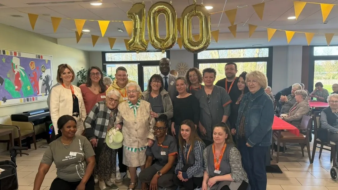 Jeanine célèbre ses 100 ans avec l'équipe Domitys à Maubeuge
