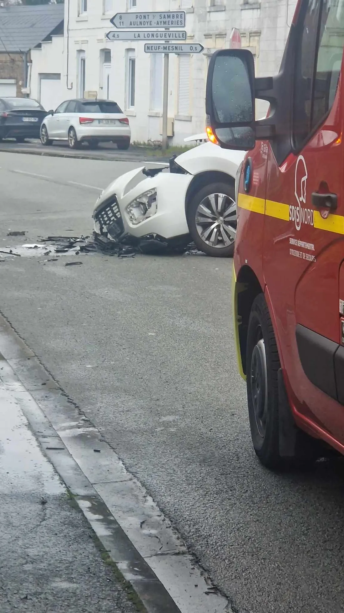 Deux voitures sont entrées en collision en direction de Vieux-Mesnil La Longueville