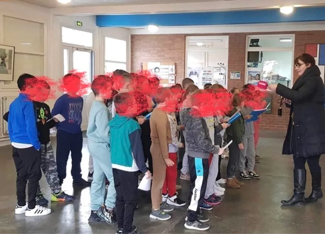 Répétition des écoliers lors de l'enregistrement pour Canal FM