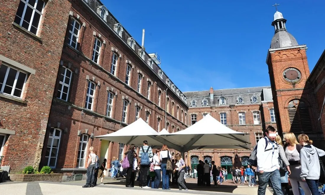 l’Institution Sainte-Thérèse à Avesnes 