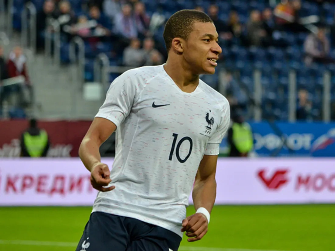 Un maillot de Kylian Mbappé vendu aux enchères à La Baule