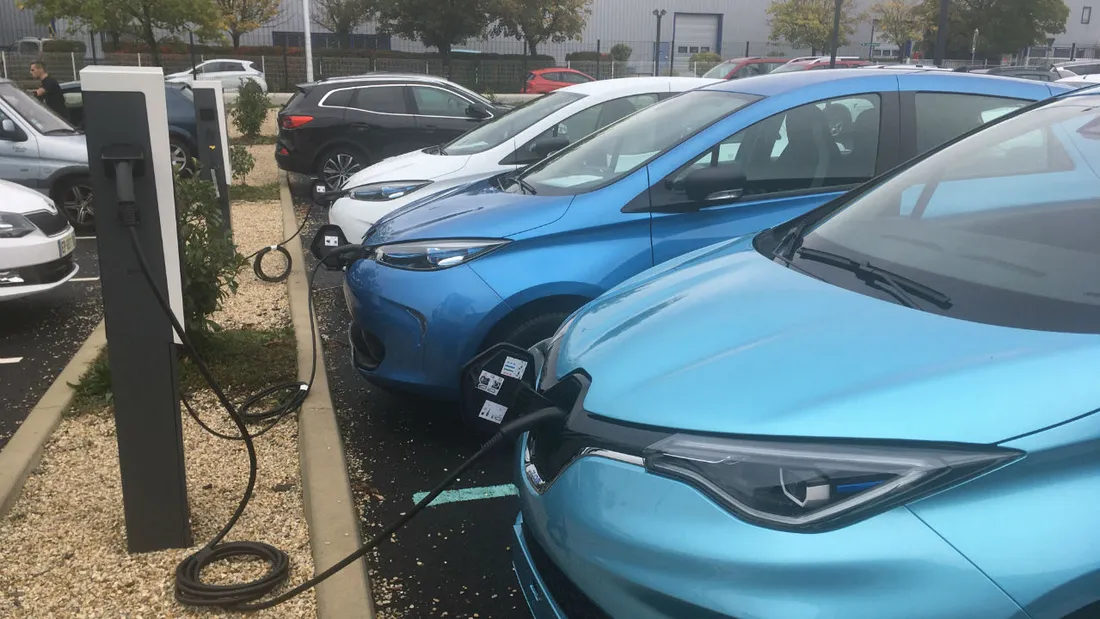 Renault souhaite arrêter la vente de voitures thermiques d'ici 2030.