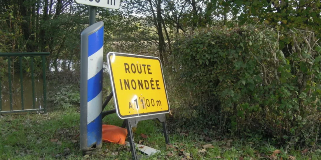 De nombreuses routes sont inondées