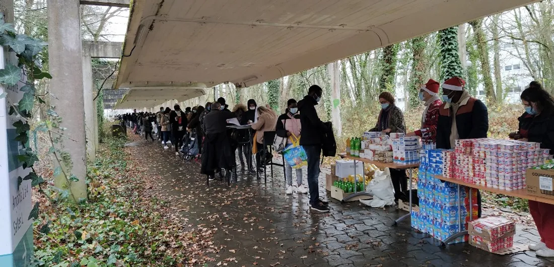Plusieurs centaines de personnes s'étaient déplacées lors des précédentes distributions.