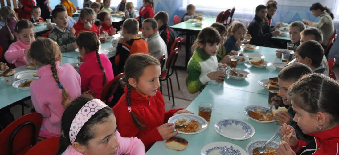 Dans les cantines, la localité des produits est devenue un enjeu important.