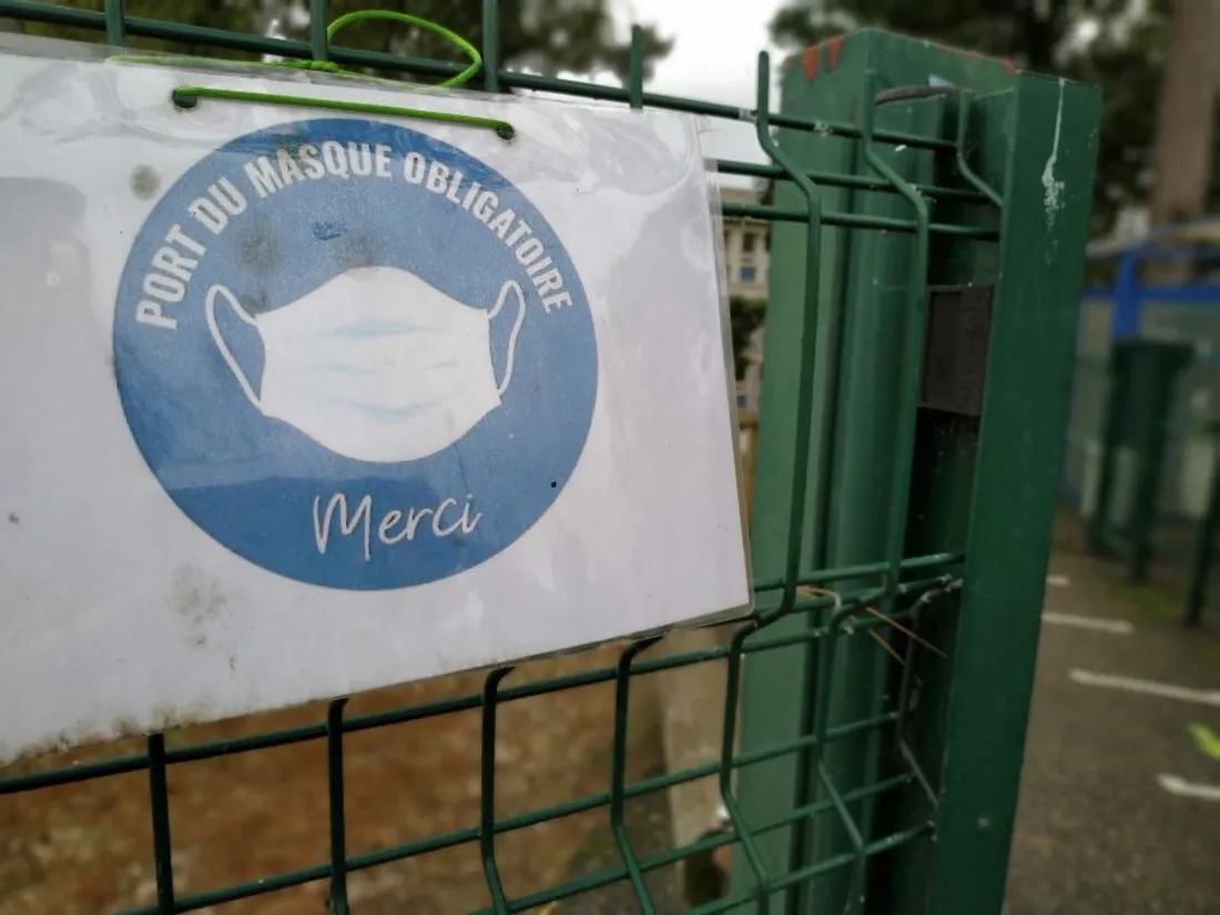 Le masque est aussi obligatoire pour les jeunes aux abords des établissements scolaires