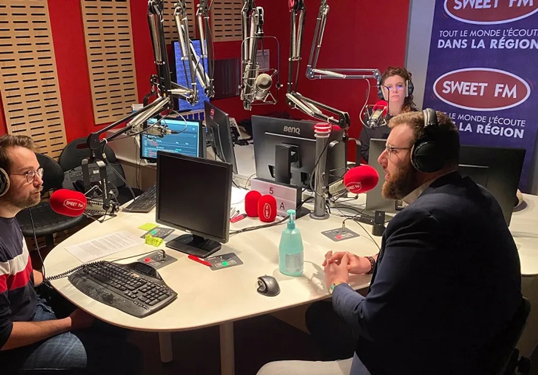 SWEET FM