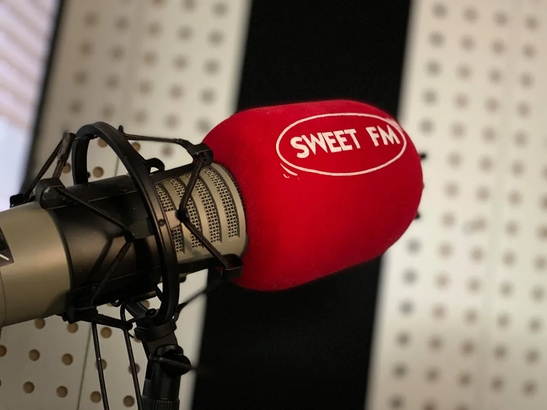 SWEET FM