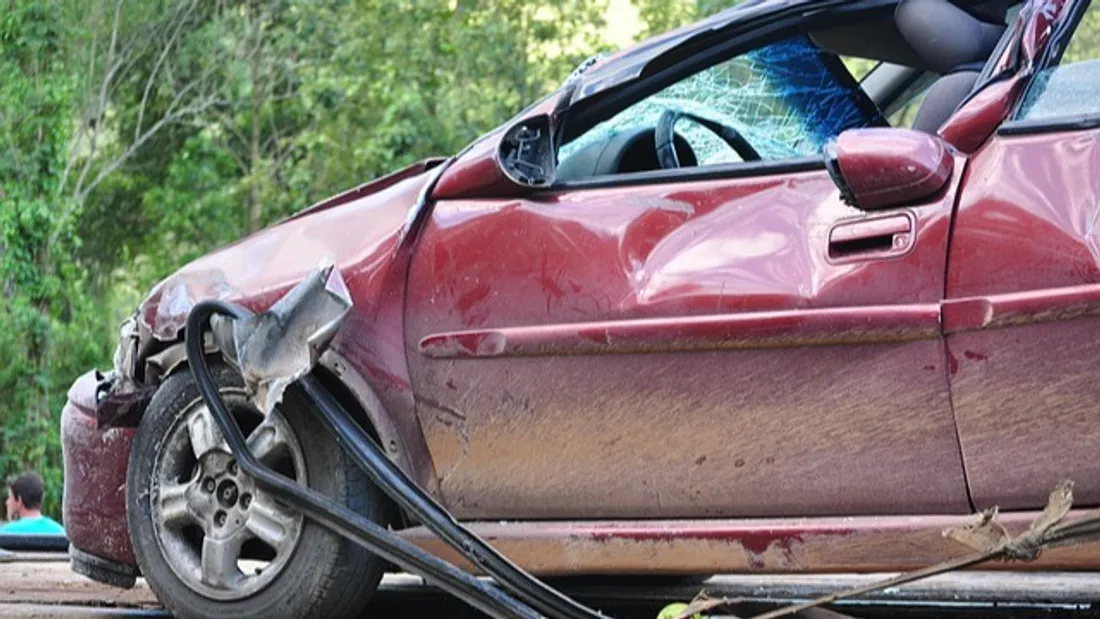 Moselle Est : un car scolaire entre en collision avec une voiture 