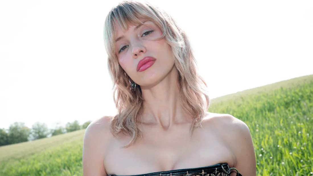 "Un journal intime audio" : Angèle présente son nouvel album sur...