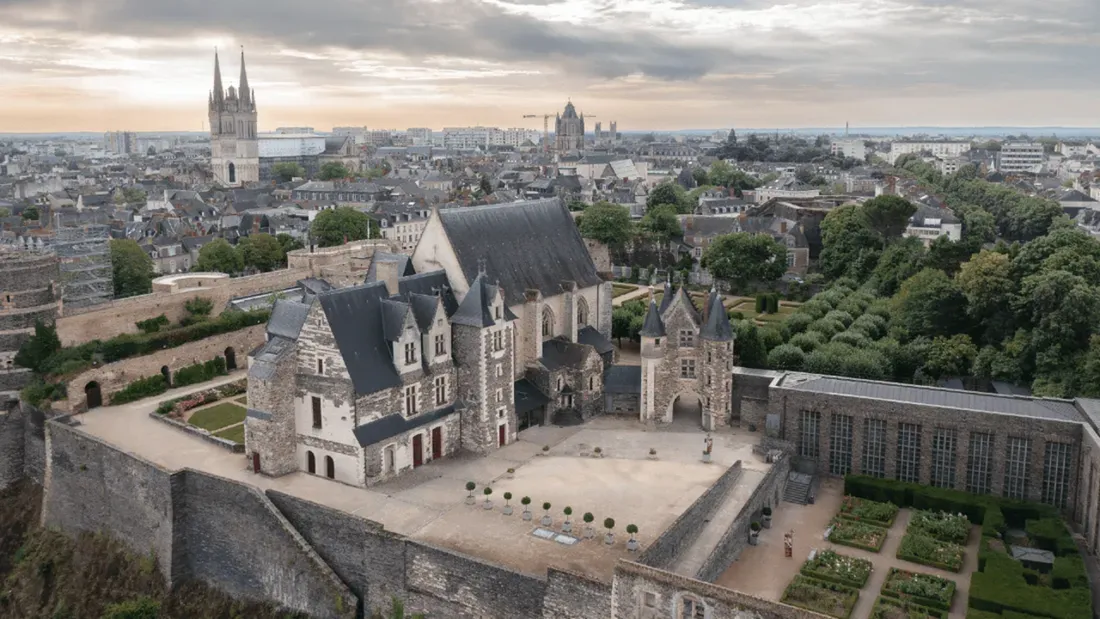 Pour quelle raison le château d’Angers est fermé ce week-end ? 