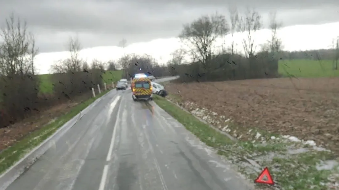 Un homme en urgence absolue après une collision frontale à vitesse...