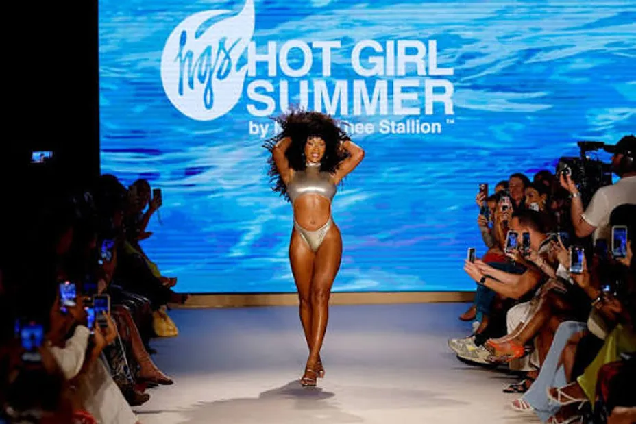 Megan Thee Stallion lance sa collection de maillots de bain Hot...