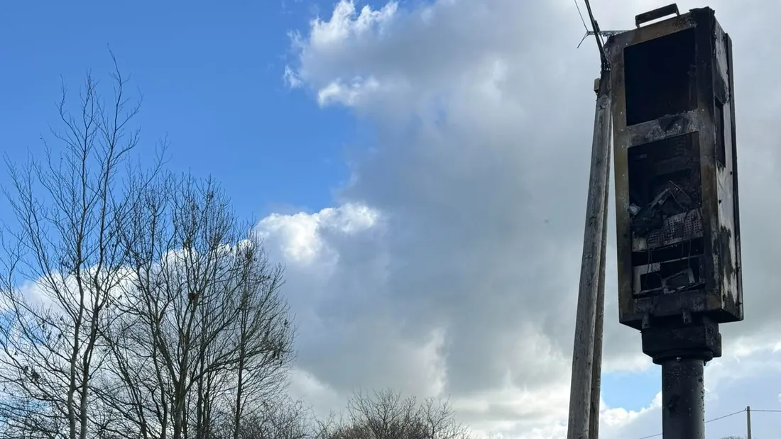 Trois radars automatiques incendiés autour de Vire !