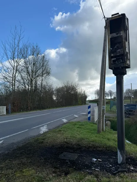 Trois radars automatiques incendiés autour de Vire !