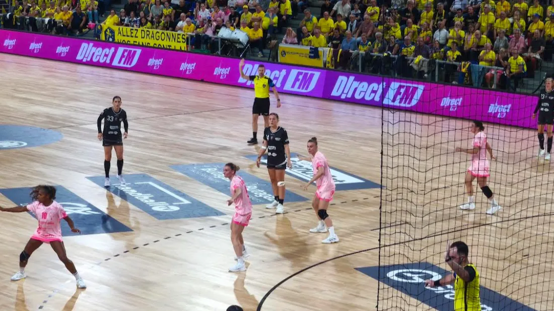 Coup dur pour le Metz Handball : Lylou Borg blessée au pied lors de...