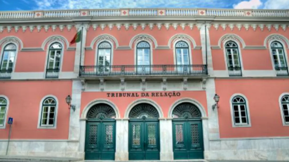 Abandon de deux enfants au Portugal : l’extradition de leur mère...