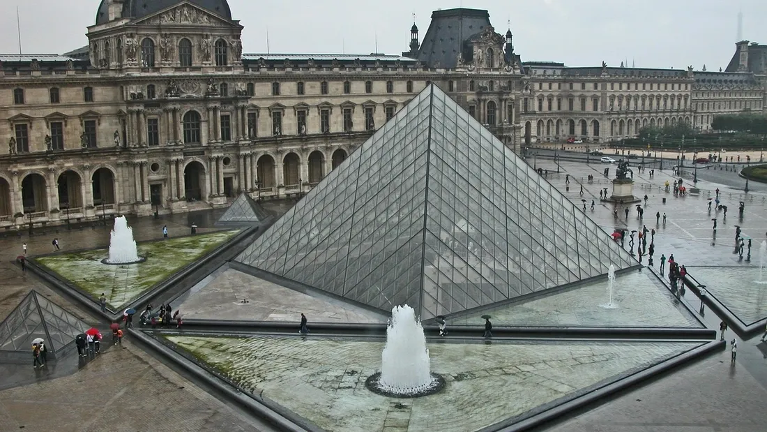 Nouvelle alerte au Louvre : une fuite d’eau endommage des centaines...