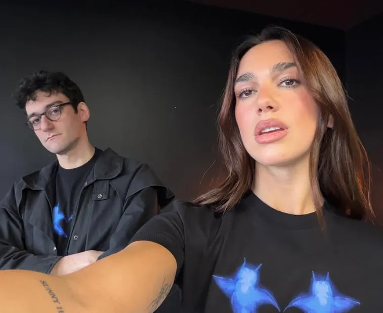 Dua Lipa, avec un vocal très intense, sur le nouvel album du...