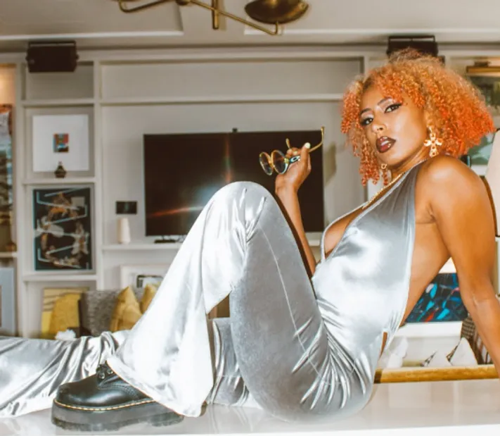 Eliza Rose continue son ascension avec “Quasimodo”