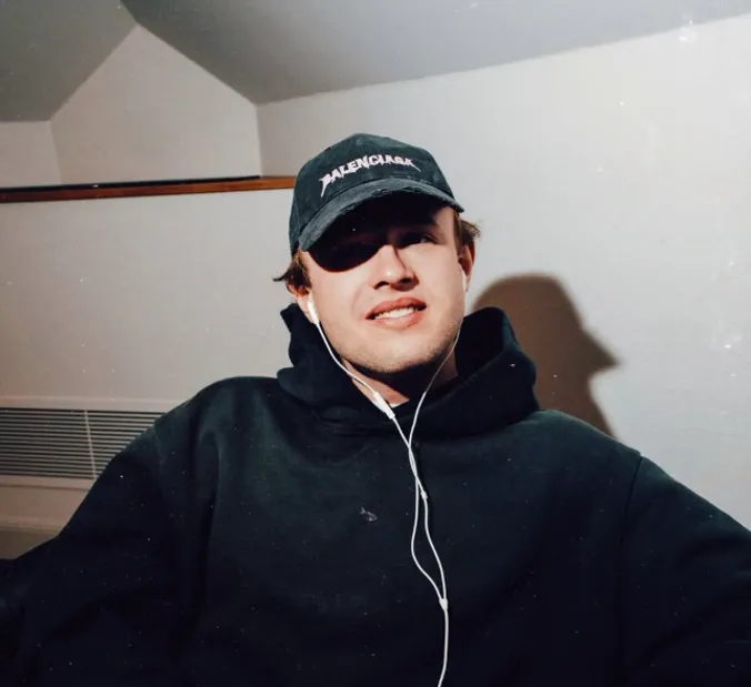 Marten Lou réinvente  le titre “Miss That” de Naomi Sharon