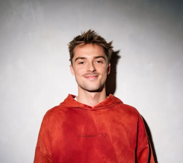 Faire la fête malgré la guerre, le retour de Max Laulom