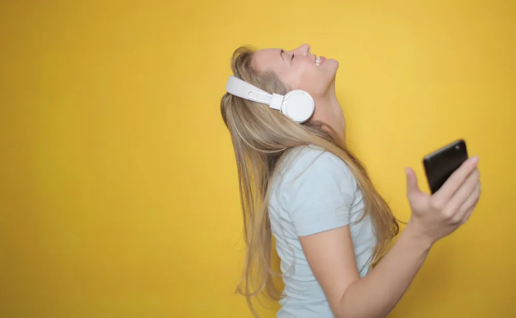 Ecouter un album en entier ? Une étude montre que ce n’est plus du...