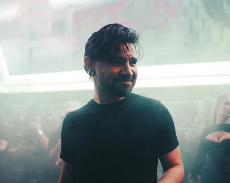 Skrillex revient en force avec SOMA, un projet éclectique et explosif