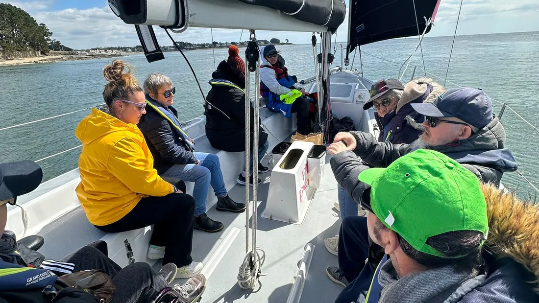 Une sortie en voilier pour des résidents d'un EHPAD de Châteaulin