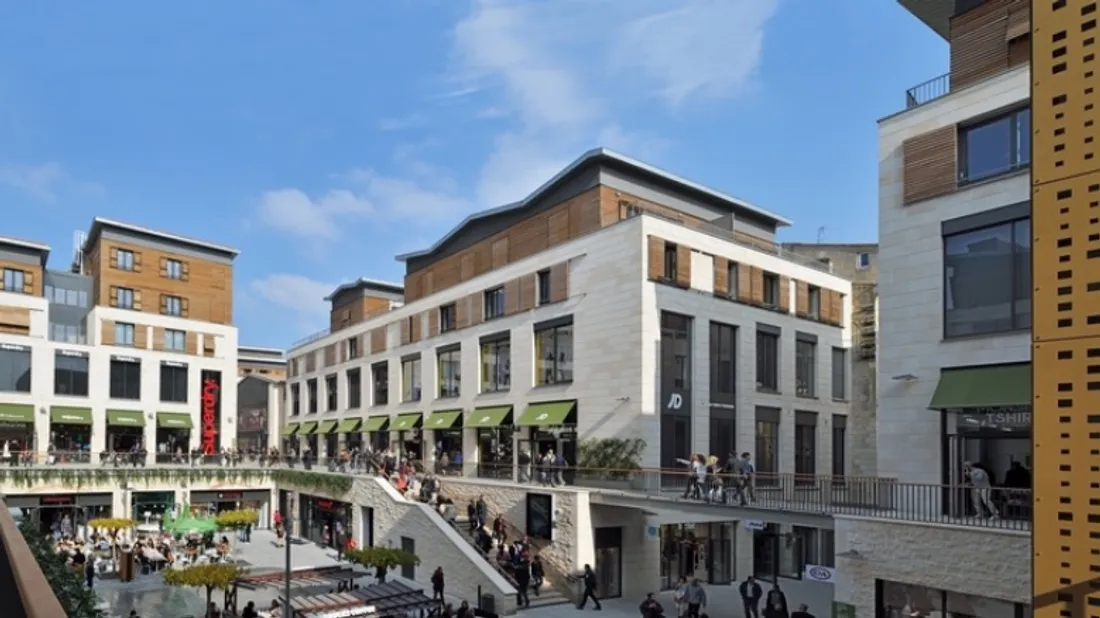 Bordeaux : la Promenade Sainte Catherine se pare de rose pour...