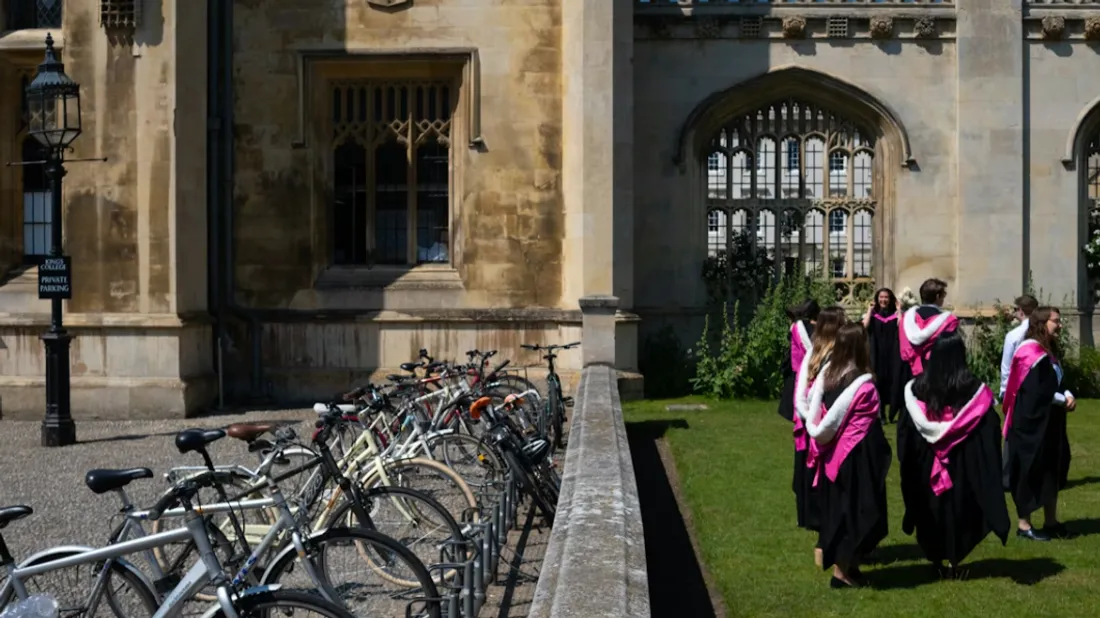 Le Royaume-Uni va réintégrer le programme d'échange universitaire...