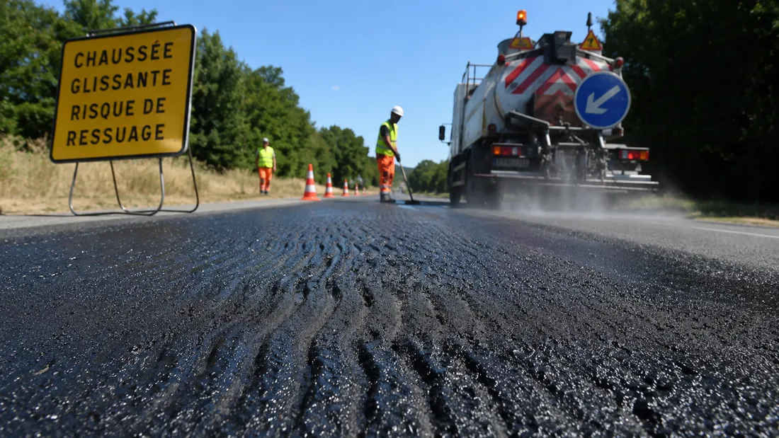 Canicule : le bitume fond sur les routes de l'Ouest, des...