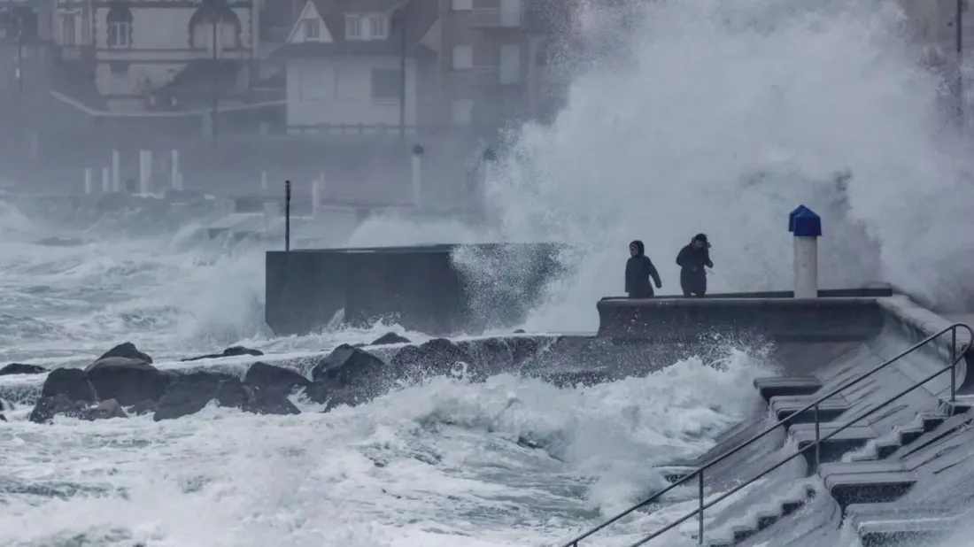 Tempête Austen : des rafales jusqu'à 140 km/h attendues dans...
